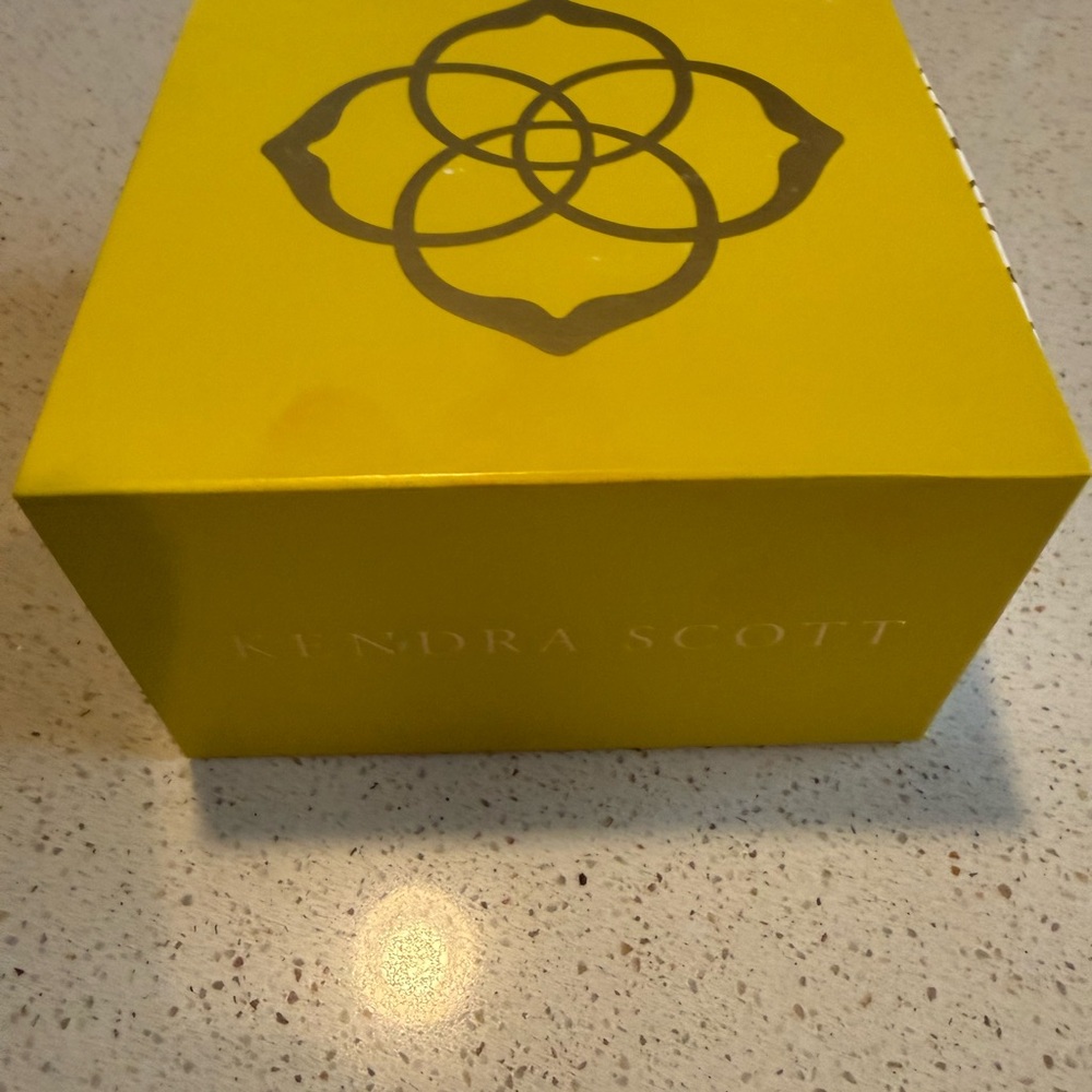 Set of 2 Kendra Scott statement necklaces - Picture 6 of 6